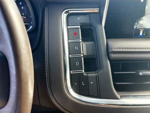 Used 2022 GMC Yukon SLT w/ SLT Luxury Package image 18