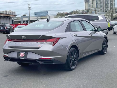 Used 2023 Hyundai Elantra SEL image 5