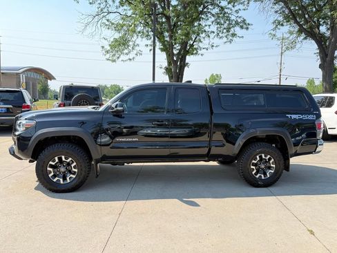 Used 2021 Toyota Tacoma TRD Off-Road AWD/4WD image 7