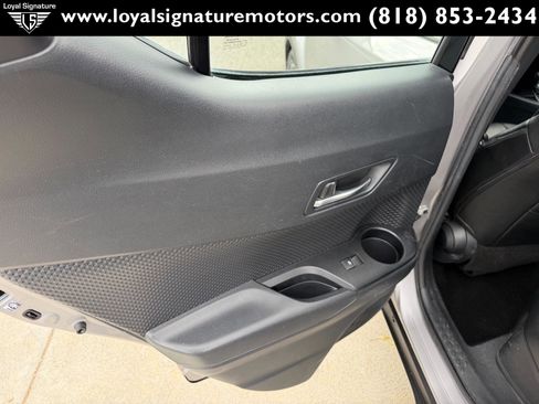 Used 2018 Toyota C-HR XLE FWD image 13