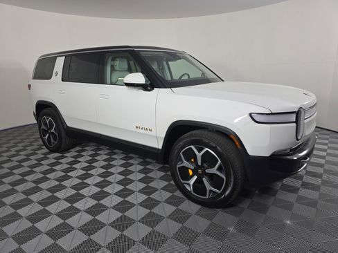 Used 2023 Rivian R1S Adventure image 7