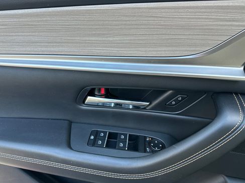 Certified 2025 MAZDA CX-70 Plug-In Hybrid w/ Premium Pkg image 13