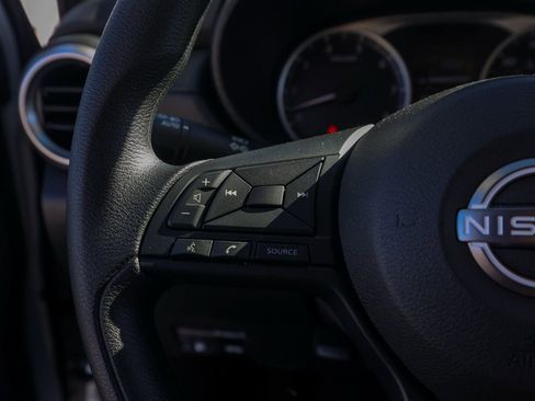 Used 2025 Nissan Versa S w/ Trunk Package image 25