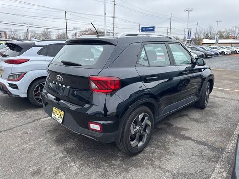 Used 2023 Hyundai Venue SEL w/ Cargo Package image 3
