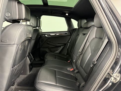 Used 2024 Porsche Macan image 18