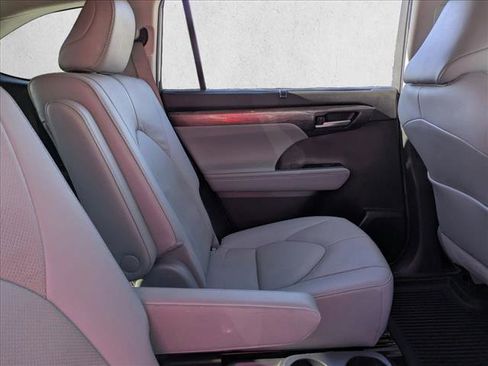 Used 2021 Toyota Highlander Limited image 22
