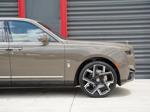 Used 2025 Rolls-Royce Cullinan AWD/4WD image 60