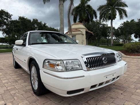 Used 2010 Mercury Grand Marquis LS RWD image 1