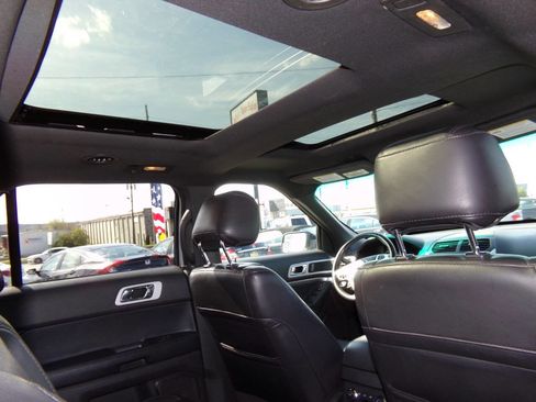 Used 2013 Ford Explorer XLT image 23