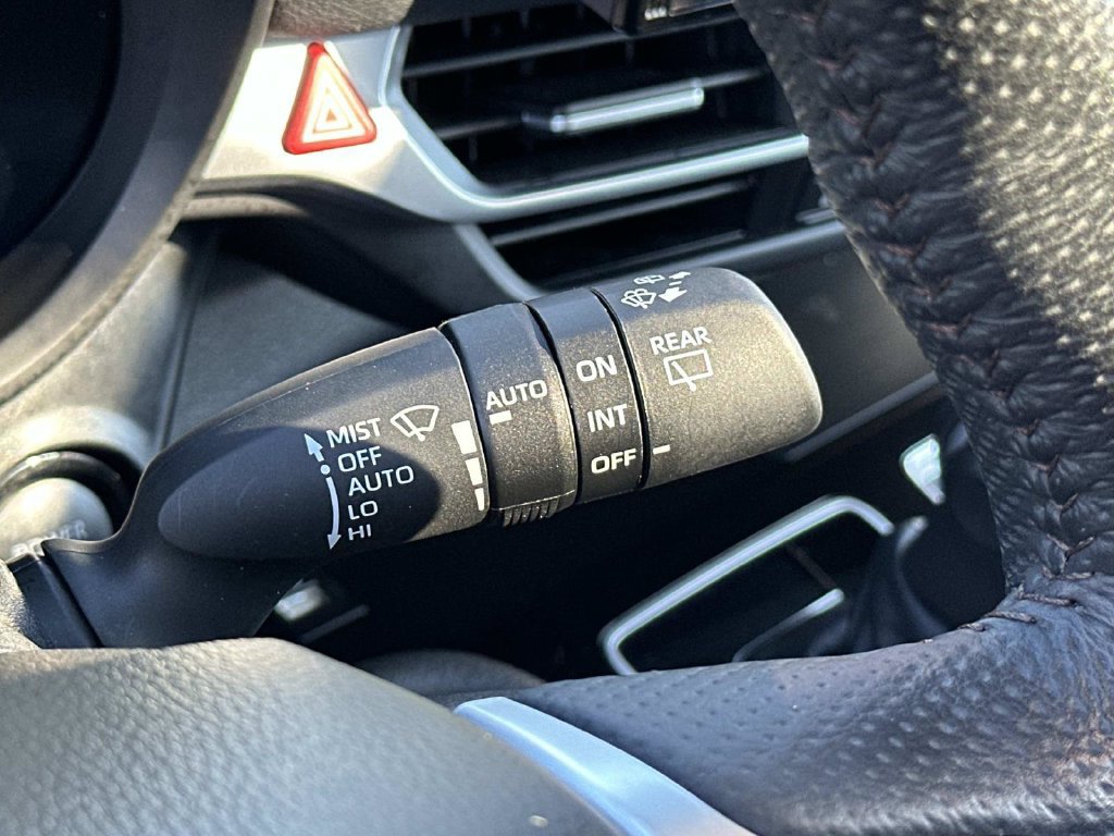 Used 2025 Toyota Sienna Platinum AWD/4WD image 37