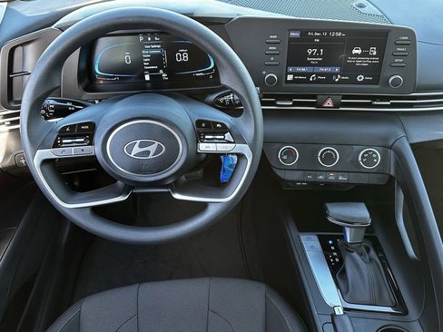 New 2026 Hyundai Elantra SE image 10
