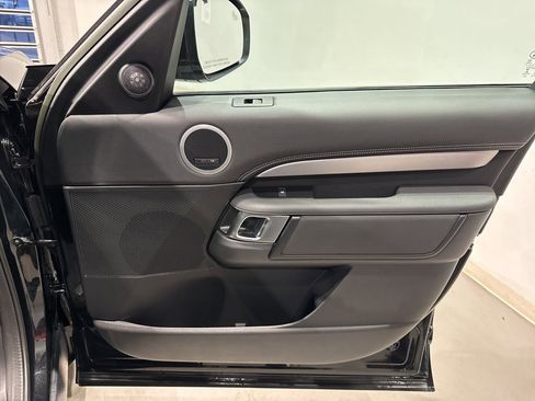 Used 2023 Land Rover Discovery S R-Dynamic image 39