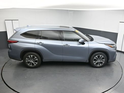 Used 2020 Toyota Highlander XLE FWD image 28