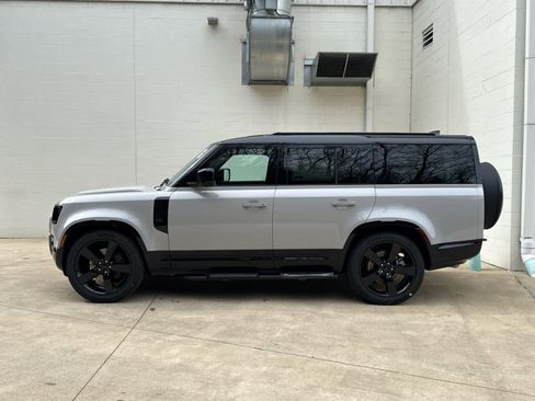 New 2026 Land Rover Defender 130 X-Dynamic SE AWD/4WD image 5