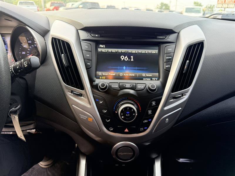 Used 2016 Hyundai Veloster FWD image 24