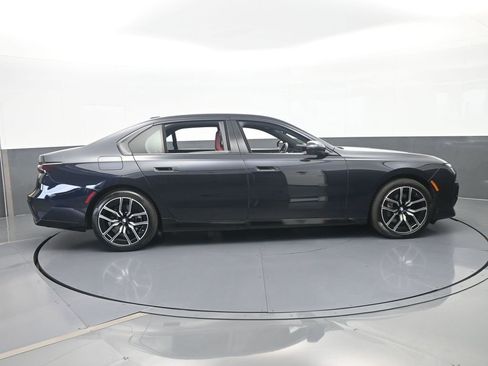 Used 2025 BMW 740i xDrive AWD/4WD image 7