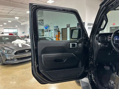 Used 2022 Jeep Wrangler Unlimited Sahara image 11