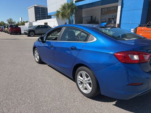 Used 2018 Chevrolet Cruze LT w/ Convenience Package image 12
