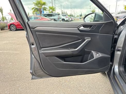 Used 2024 Volkswagen Jetta SE FWD image 15