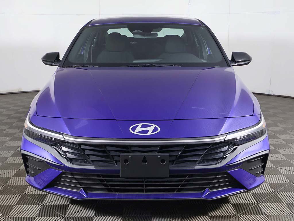 Used 2025 Hyundai Elantra Sport w/ Cargo Package FWD image 11
