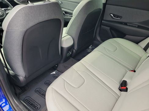 Certified 2025 Hyundai Elantra Limited FWD image 12