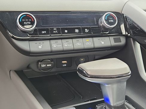 Used 2025 Hyundai Elantra SEL image 28