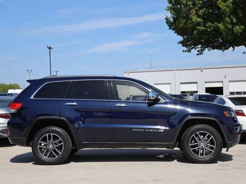 Used 2017 Jeep Grand Cherokee Limited w/ Luxury Group II AWD/4WD image 3