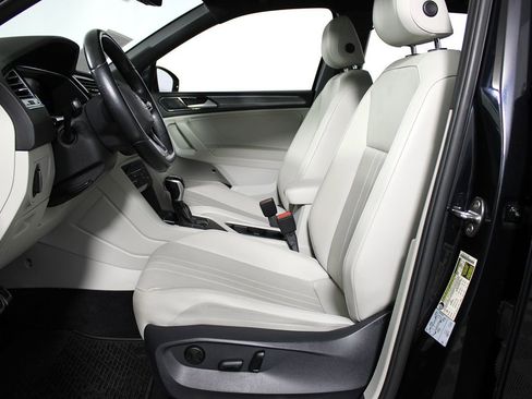 Used 2022 Volkswagen Tiguan SE R-Line image 8