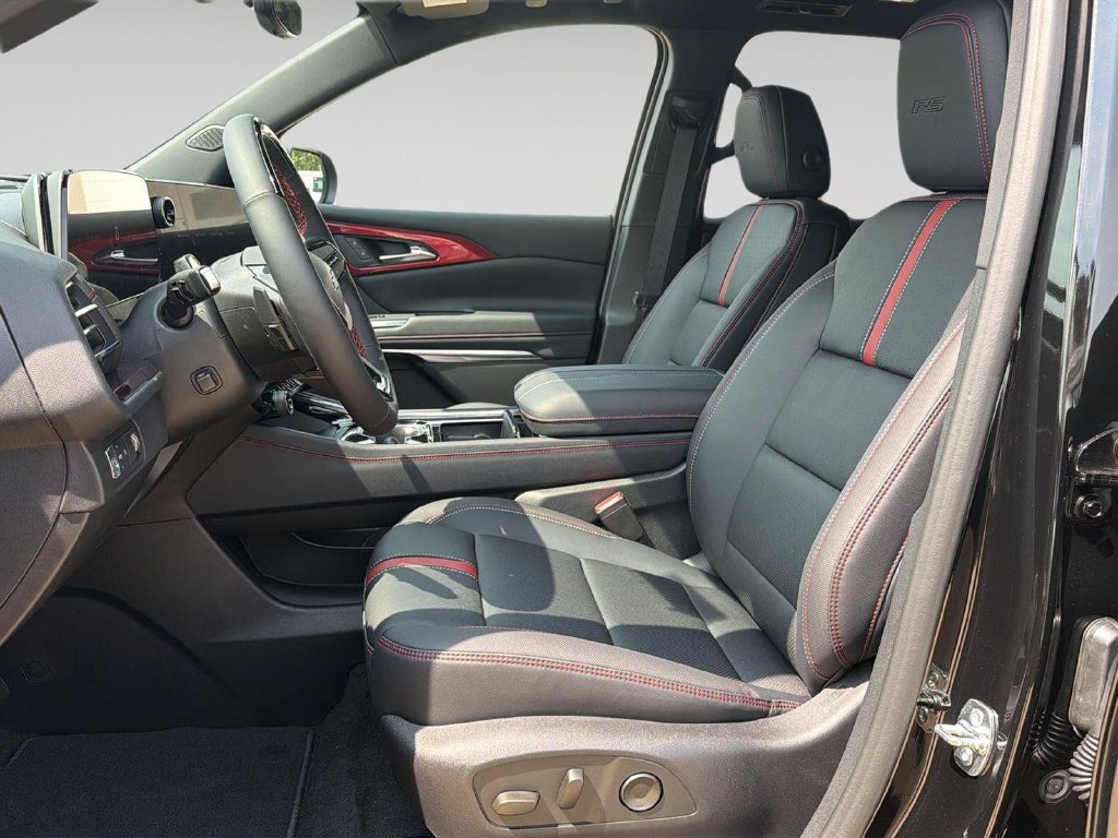 New 2026 Chevrolet Traverse RS w/ LPO, Cargo Package FWD image 9