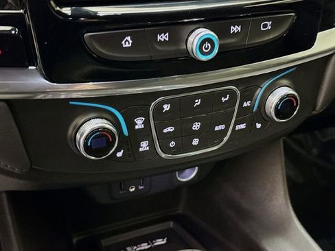 Used 2023 Chevrolet Traverse LT image 18