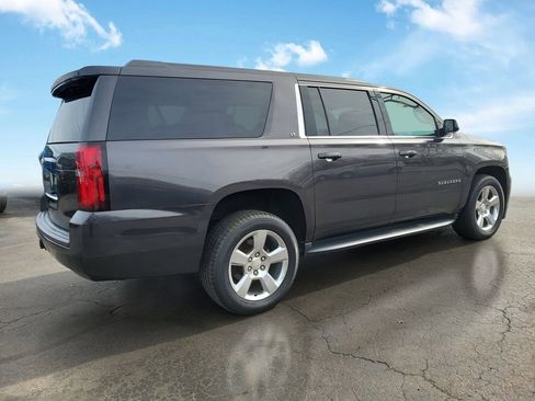 Used 2017 Chevrolet Suburban LT image 4