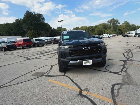 Used 2023 Chevrolet Colorado Trail Boss w/ Technology Package AWD/4WD image 4