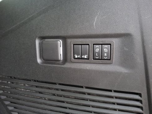 Certified 2023 Chevrolet Suburban Premier w/ Advanced Technology Package image 31