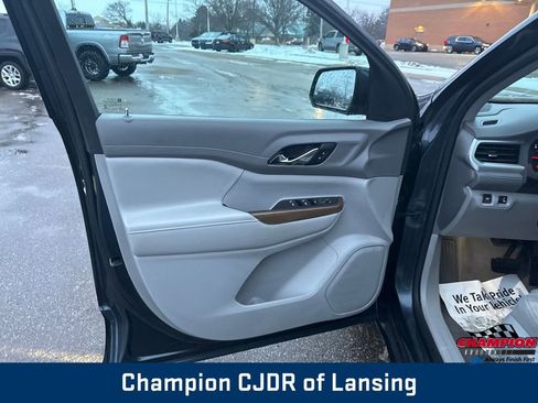 Used 2019 GMC Acadia SLE image 11