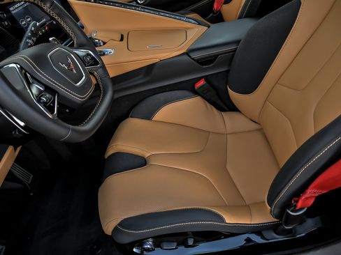 Used 2023 Chevrolet Corvette Stingray Premium Conv w/ Z51 Performance Package RWD image 32