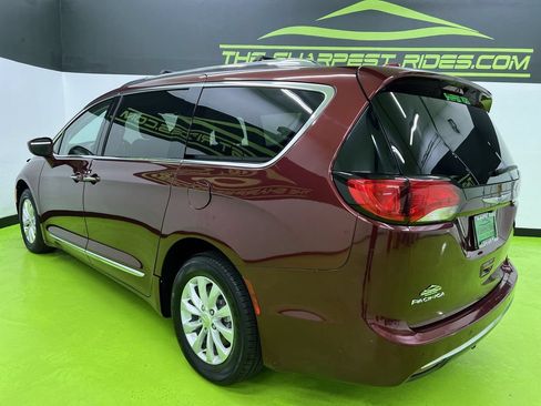 Used 2019 Chrysler Pacifica Touring-L FWD image 7
