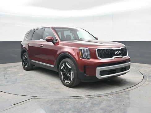 Used 2023 Kia Telluride EX w/ EX Captain's Chair Package FWD image 7