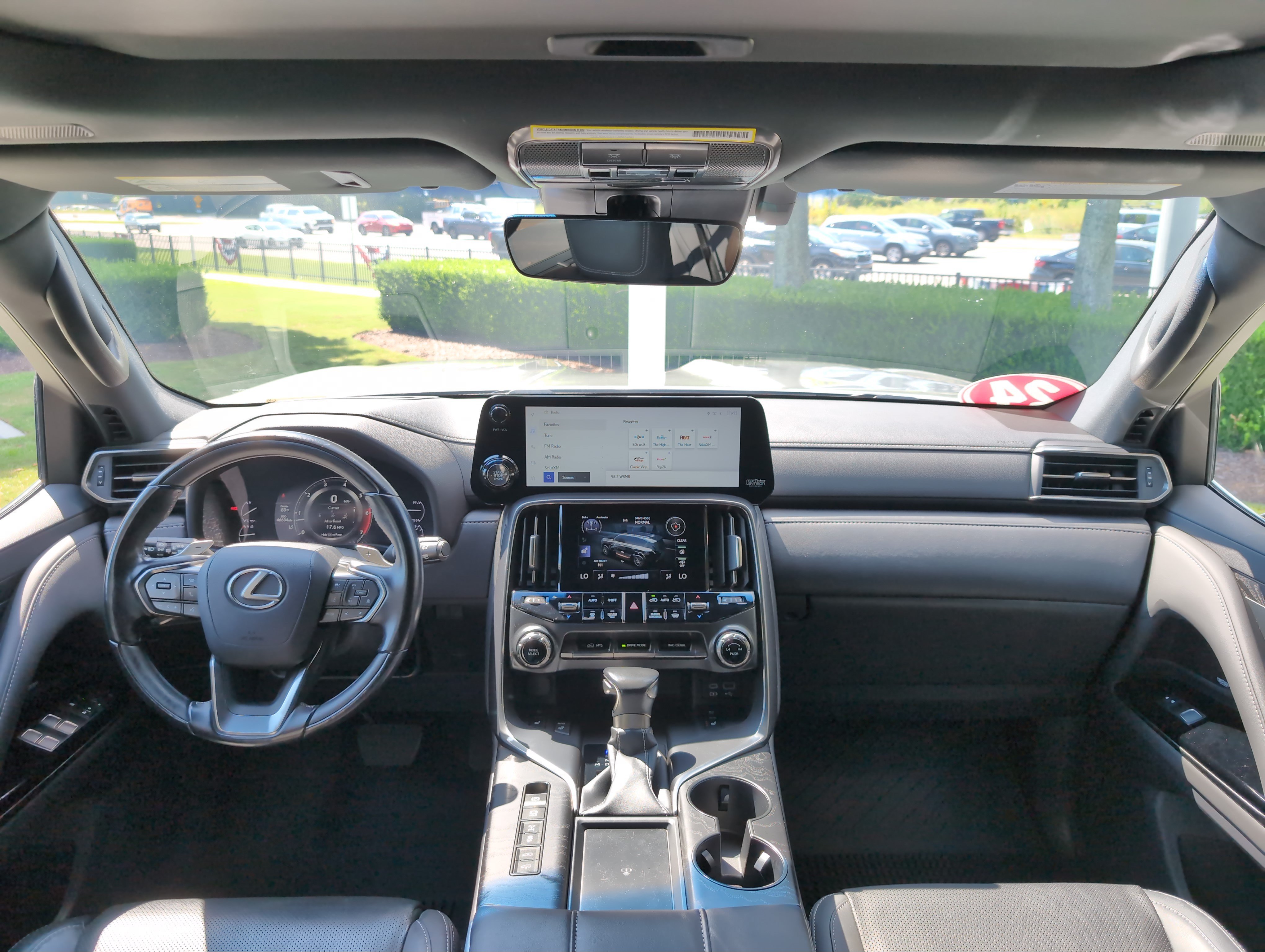 Used 2024 Lexus LX 600 4WD w/ Luxury Package image 29