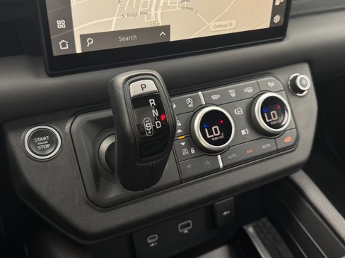 Used 2023 Land Rover Defender 110 image 68