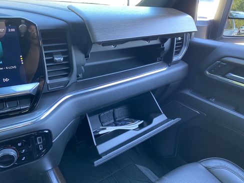 Used 2024 Chevrolet Silverado 2500 High Country w/ High Country Premium Package image 33