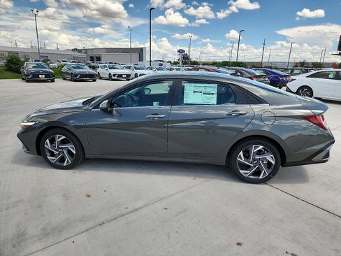 New 2025 Hyundai Elantra Limited image 2