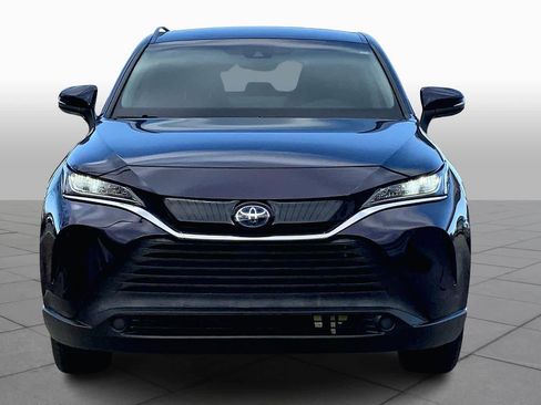 Used 2022 Toyota Venza LE image 3