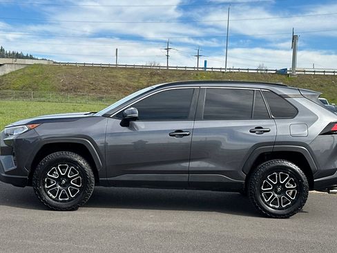 Used 2021 Toyota RAV4 XLE Premium image 6