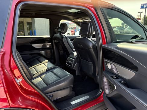 Used 2025 Lincoln Nautilus Reserve AWD/4WD image 9