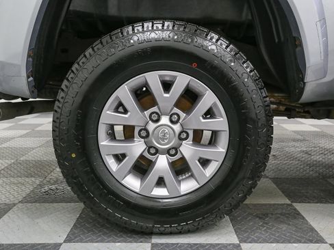 Used 2017 Toyota Tacoma SR5 image 17