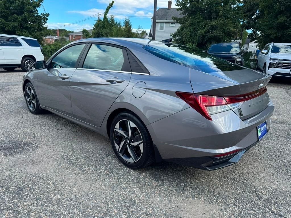 Certified 2023 Hyundai Elantra Limited FWD image 4