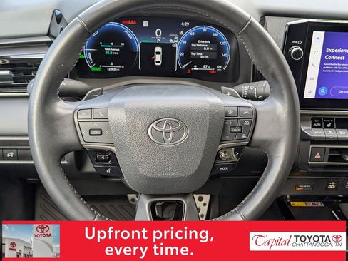 Used 2025 Toyota Camry XSE FWD image 12