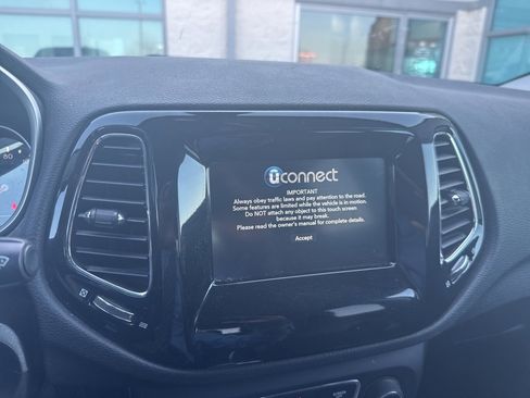 Used 2020 Jeep Compass Latitude image 12