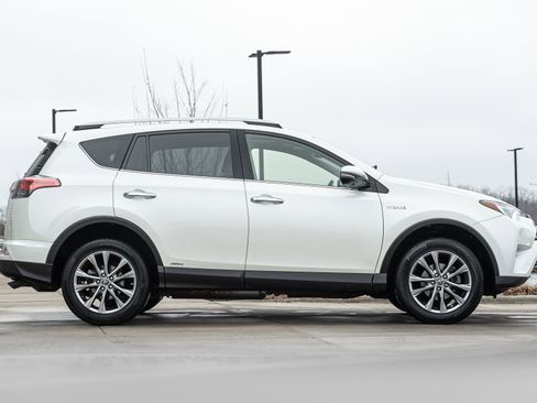 Used 2017 Toyota RAV4 Limited image 3