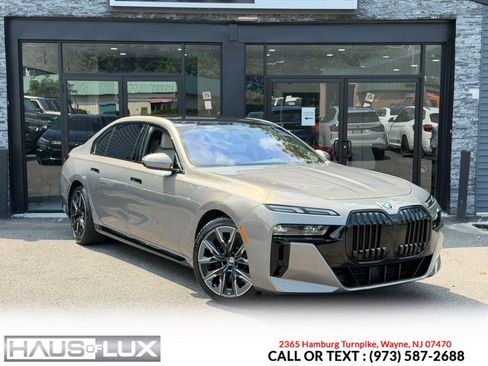 Used 2023 BMW 760i xDrive w/ Luxury Rear Seating Package AWD/4WD image 2
